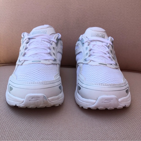 SKECHERS Women's GOrun Consistent White Leather Mesh Ultralight Running Shoes 9 - Picture 3 of 16